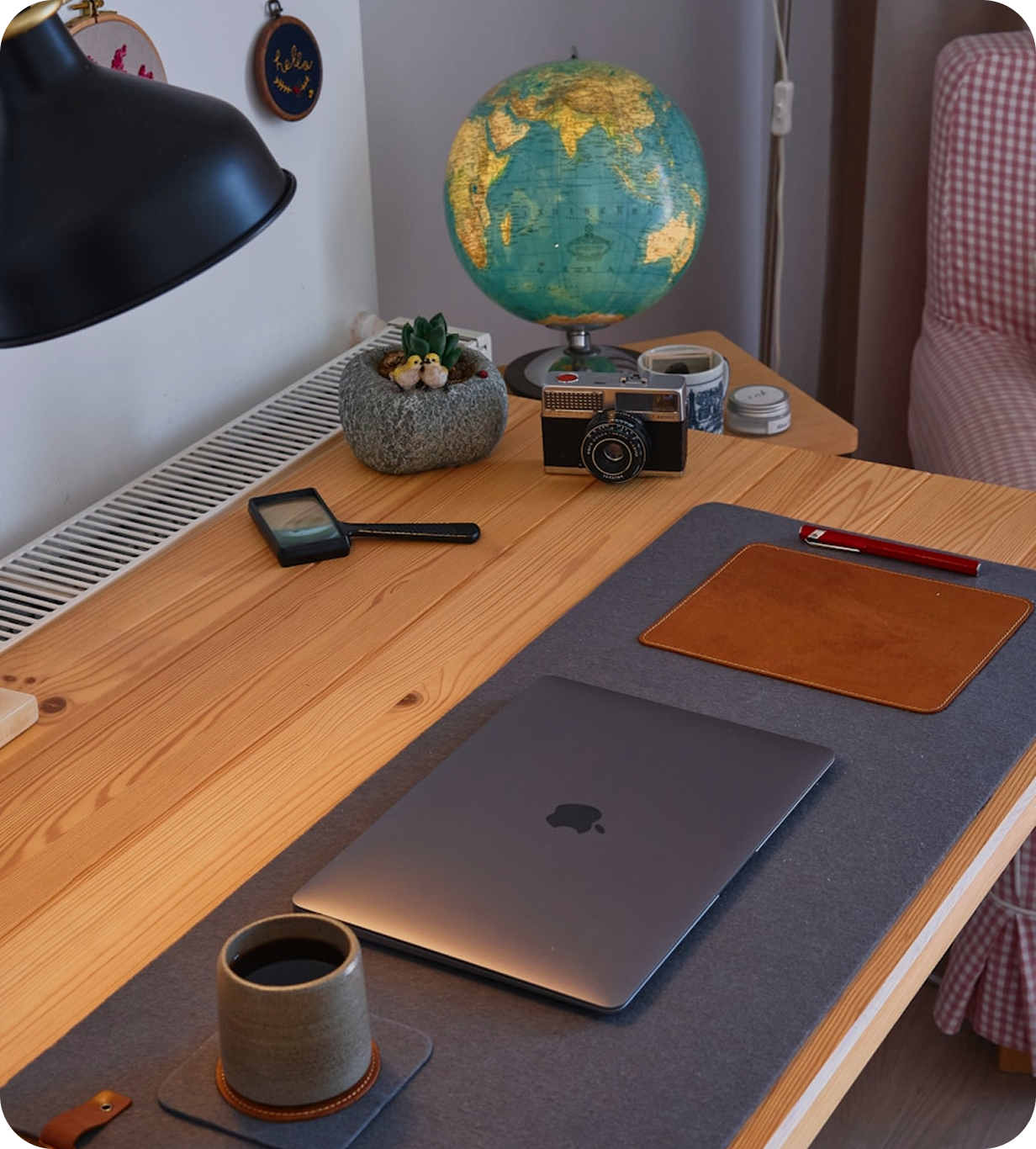 Background Image https://a.storyblok.com/f/228452/1232x1366/1fbfec7f0c/delegat-e-with-zero-risk.png